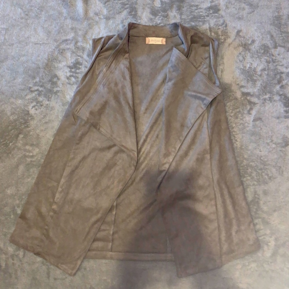 Altrd state vest